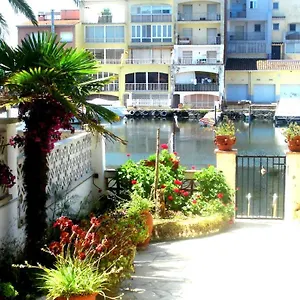 apartamento-en-planta-baja-directo-al-canal-ref-81.topcostabravahotels.com/